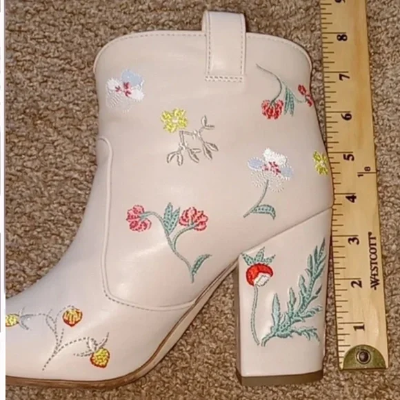 Embroidered leather Boots - Picture 5 of 6